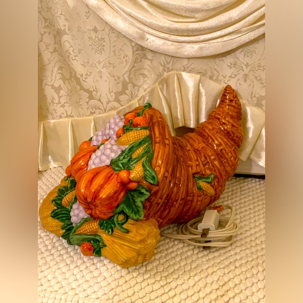 VINTAGE LIGHTED CERAMIC CORNUCOPIA